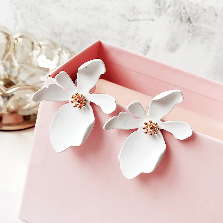 Elegant Korean Flower Drop Earrings for Stylish Women