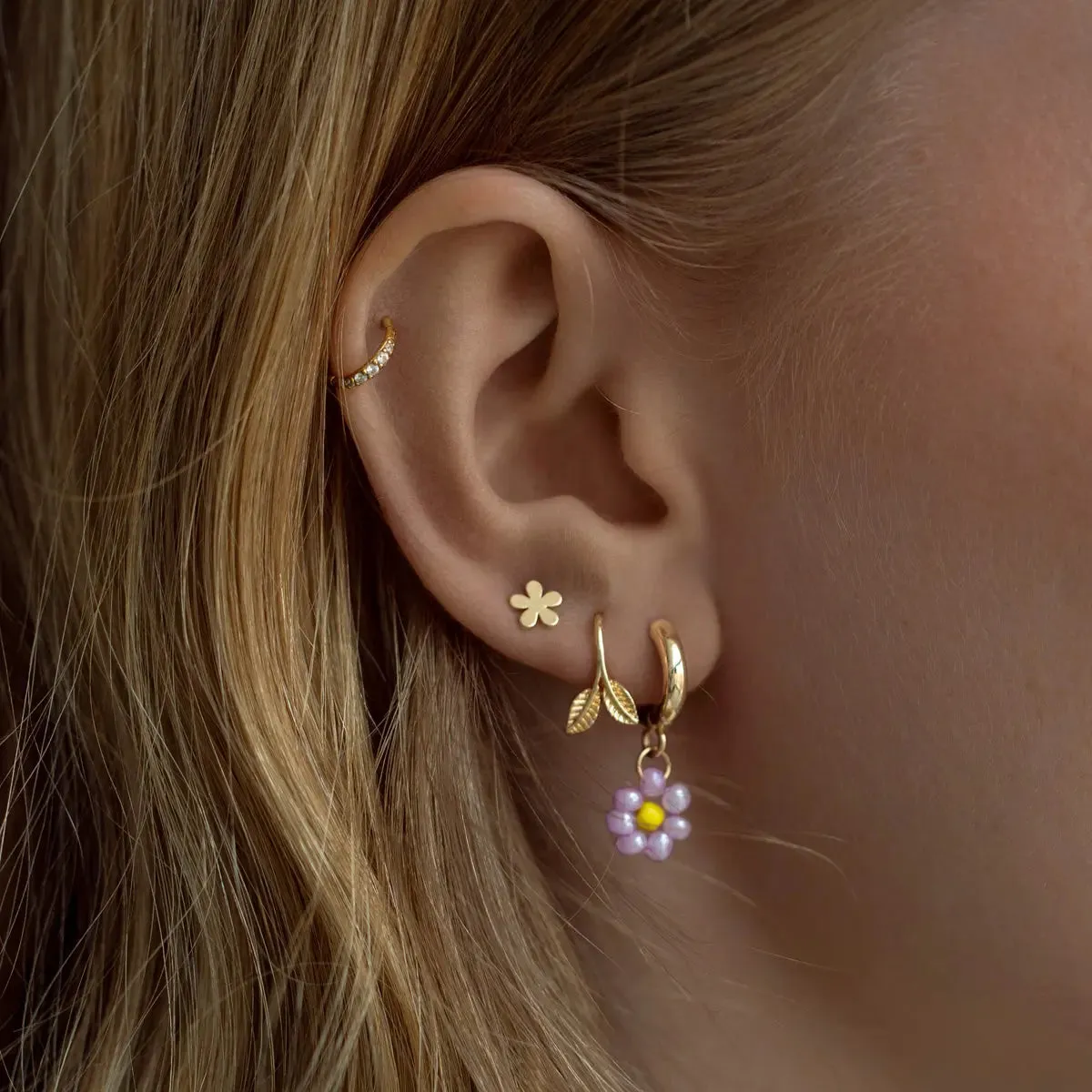 Minimalistic flower stud earrings