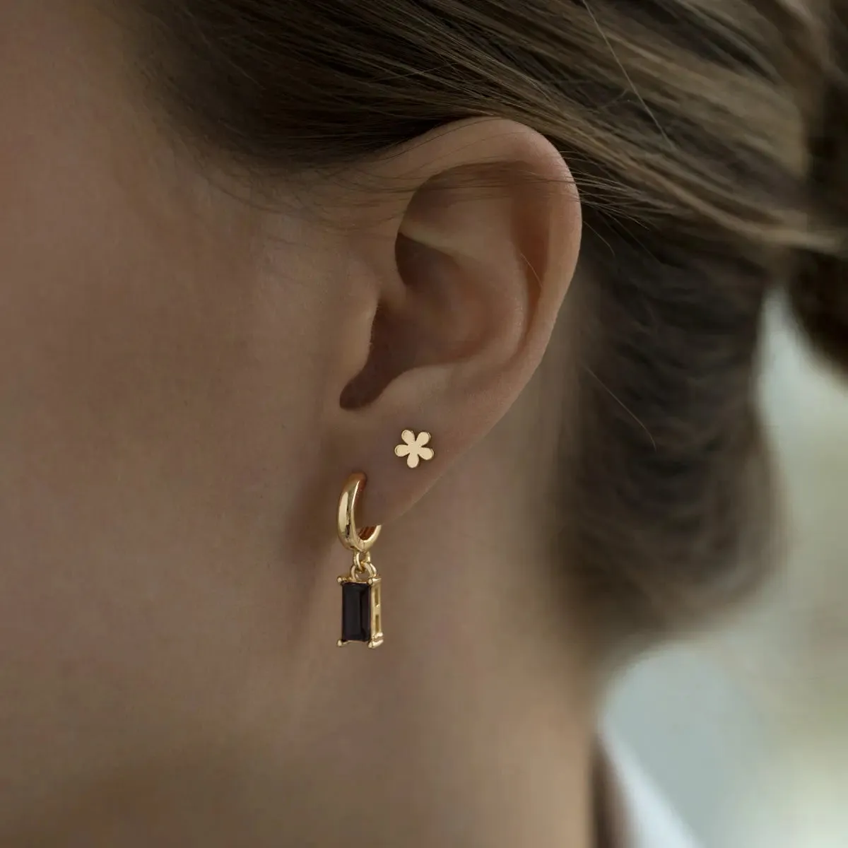 Minimalistic flower stud earrings