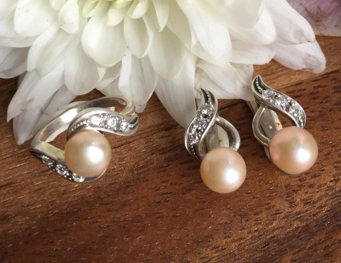 Natural Pearl Ring - Sparkly Wave Ring - Vintage Beige Ring